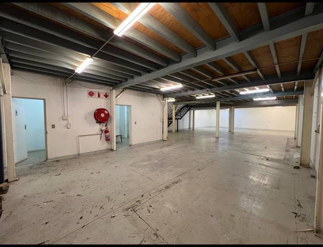 430M² WAREHOUSE TO LET IN STRIJDOMPARK